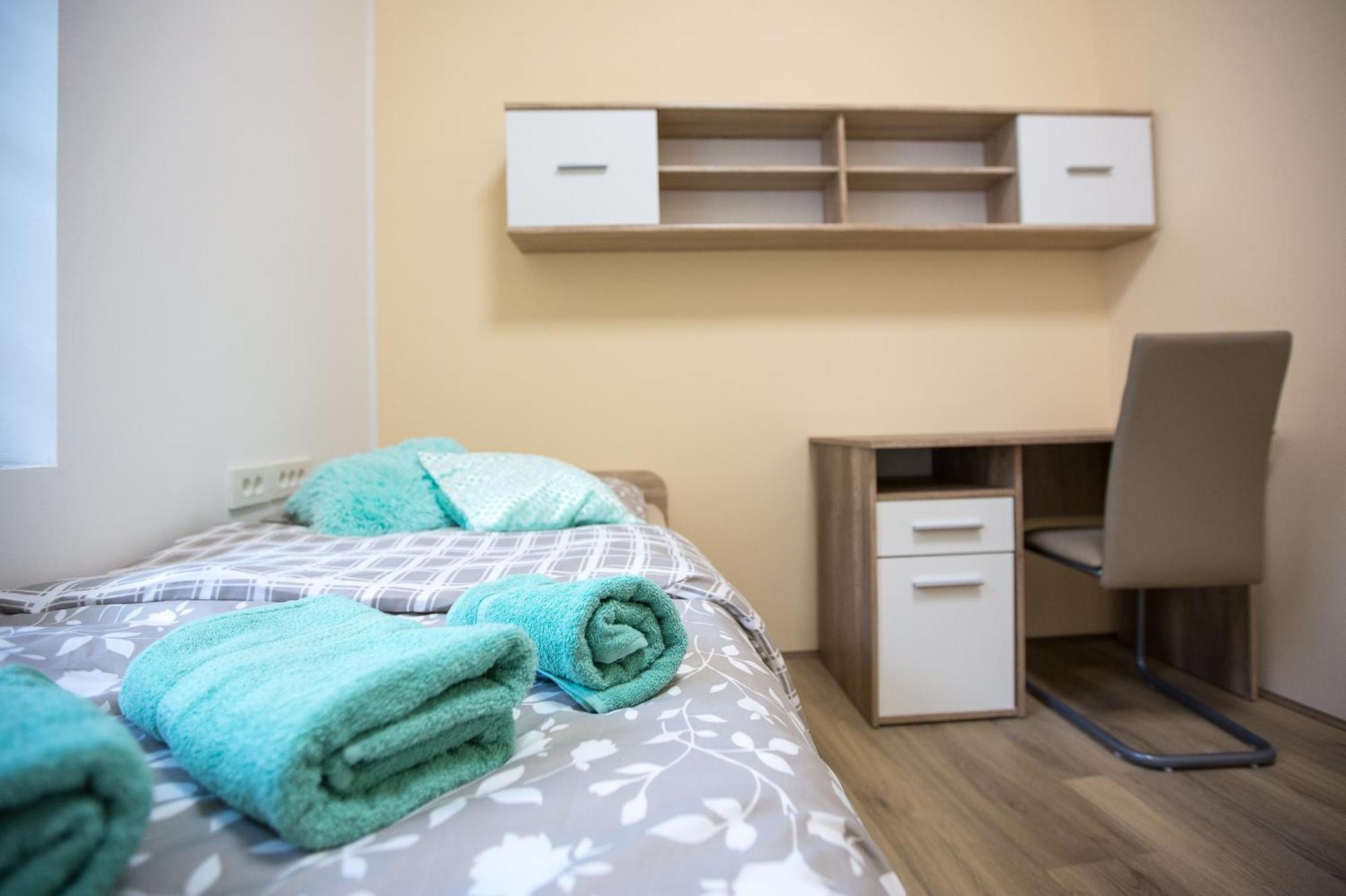 Minidorm Rooms In Heart Of City Center Марібор Екстер'єр фото