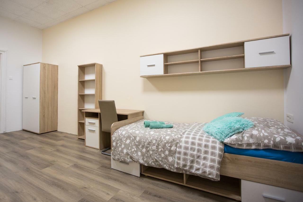 Minidorm Rooms In Heart Of City Center Марібор Екстер'єр фото