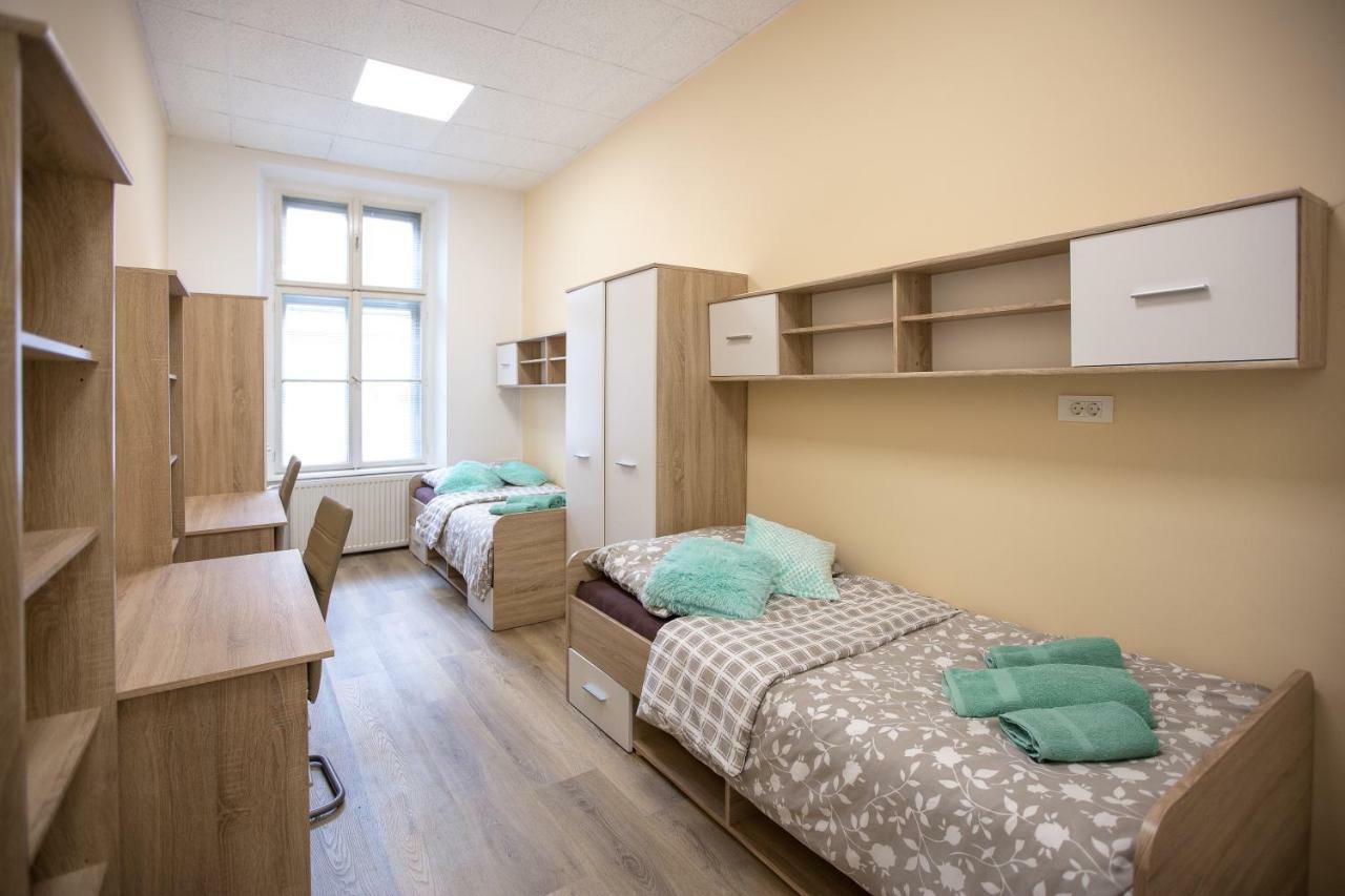 Minidorm Rooms In Heart Of City Center Марібор Екстер'єр фото