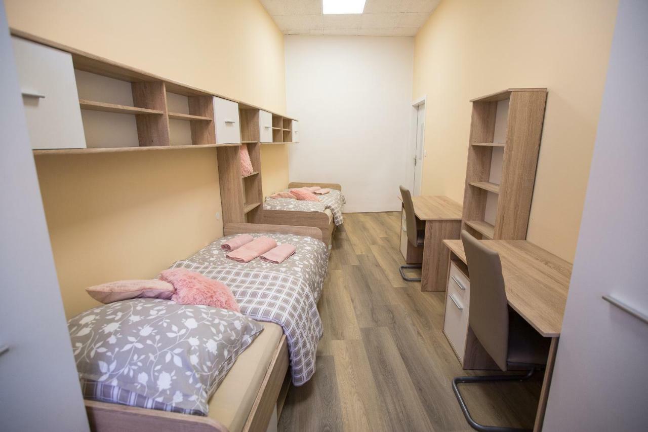 Minidorm Rooms In Heart Of City Center Марібор Екстер'єр фото