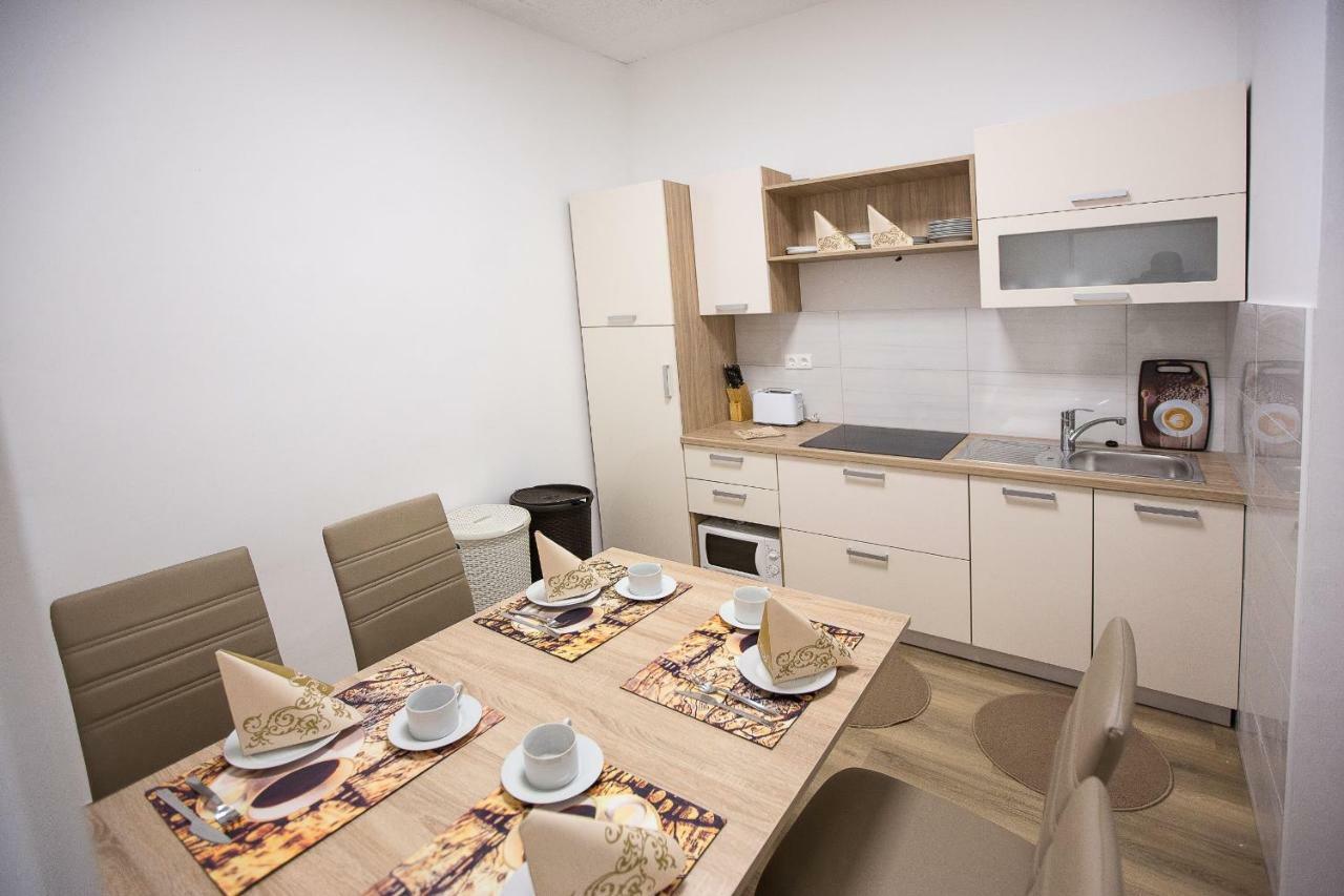 Minidorm Rooms In Heart Of City Center Марібор Екстер'єр фото