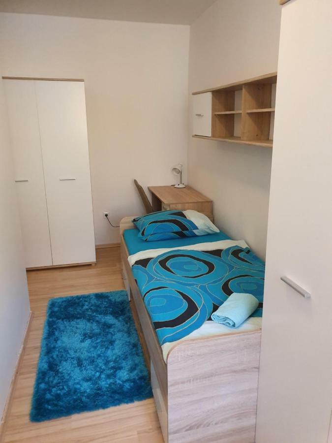 Minidorm Rooms In Heart Of City Center Марібор Екстер'єр фото