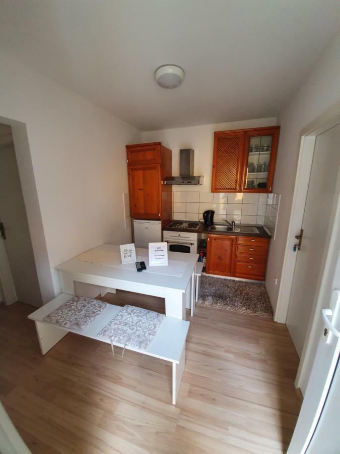 Minidorm Rooms In Heart Of City Center Марібор Екстер'єр фото